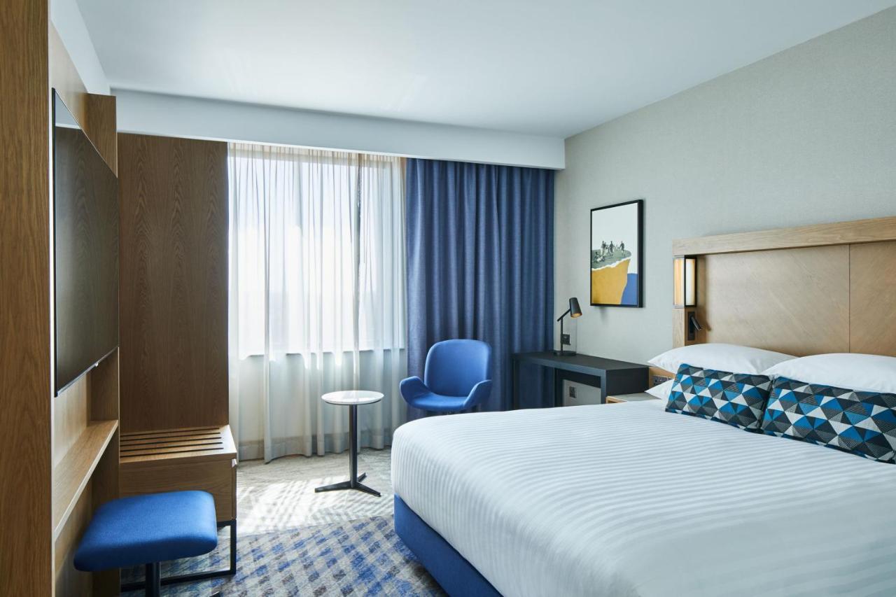 Two-Interconnecting Family Rooms